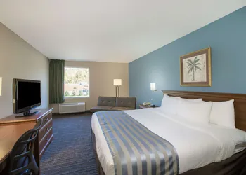 Baymont by Wyndham Bartonsville Poconos hotel thumbnail 3