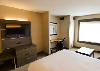 Holiday Inn Express & Suites Plymouth - Ann Arbor Area by IHG hotel thumbnail 2