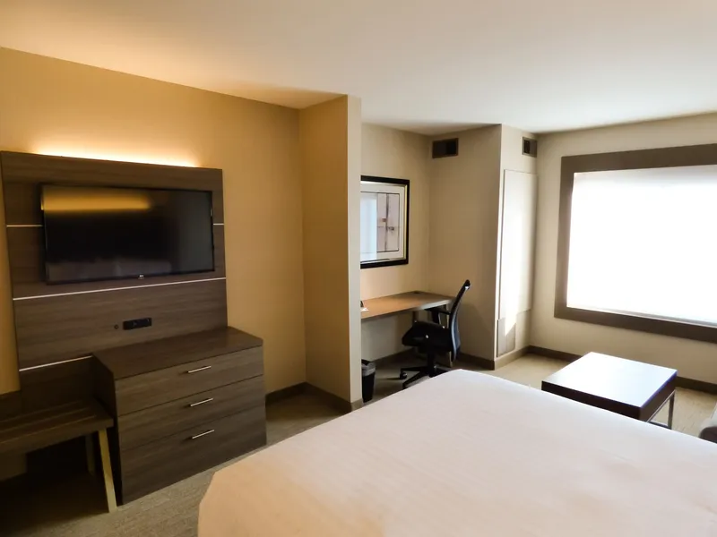 Holiday Inn Express & Suites Plymouth - Ann Arbor Area by IHG hotel detail image 2
