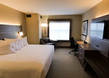 Holiday Inn Express & Suites Plymouth - Ann Arbor Area by IHG hotel thumbnail 6
