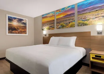 Days Inn by Wyndham Covington hotel thumbnail 5