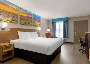 Days Inn by Wyndham Covington hotel thumbnail 6