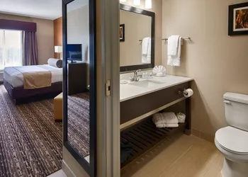 Best Western Plus Elmendorf Hotel / San Antonio Hotel hotel thumbnail 7