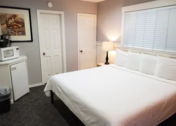 Coronado Island Inn hotel thumbnail 3