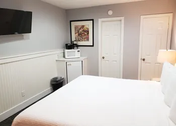 Coronado Island Inn hotel thumbnail 5