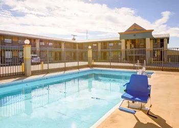 Econo Lodge Temple hotel thumbnail 5