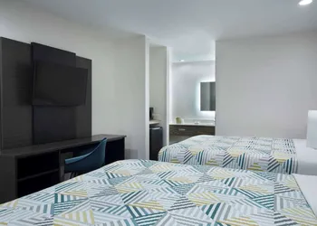 Motel 6 Houston, TX - I-10 West hotel thumbnail 8