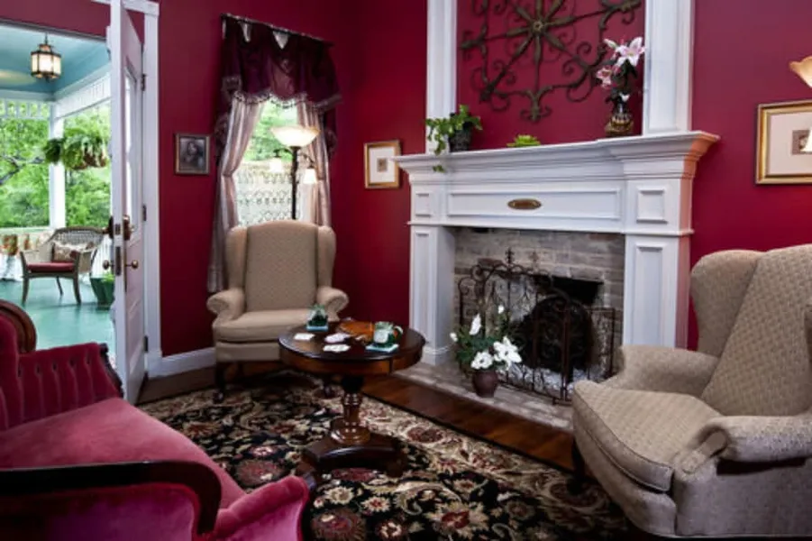 White Oak Manor Bed & Breakfast hotel detail image 2