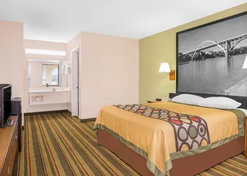 Super 8 by Wyndham Eufaula hotel thumbnail 3