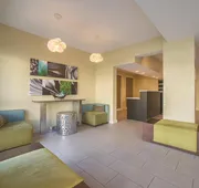 La Quinta Inn & Suites by Wyndham Collinsville - St. Louis hotel detail image 4