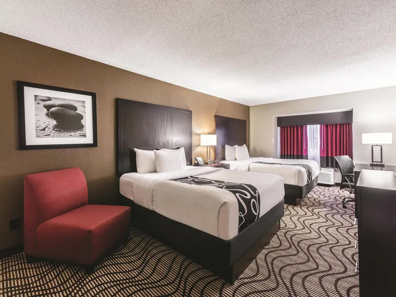 La Quinta Inn & Suites by Wyndham Collinsville - St. Louis hotel detail image 6