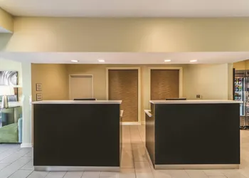La Quinta Inn & Suites by Wyndham Collinsville - St. Louis hotel thumbnail 3