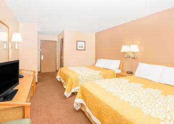 Days Inn by Wyndham Worthington hotel thumbnail 3
