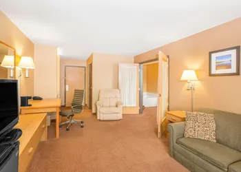 Days Inn by Wyndham Worthington hotel thumbnail 4