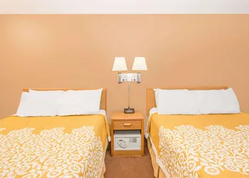 Days Inn by Wyndham Worthington hotel thumbnail 5
