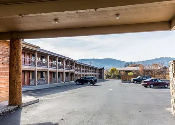 Econo Lodge Inn & Suites Kalispell - Glacier National Park Gateway hotel thumbnail 3