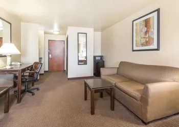 Baymont by Wyndham Perryton hotel thumbnail 5