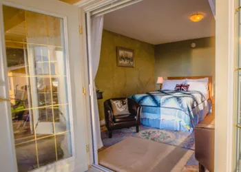 Rae Leigh Heights BnB hotel thumbnail 5