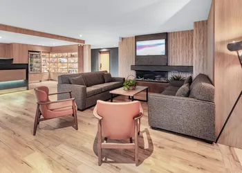 Super 8 by Wyndham Cornwall ON hotel thumbnail 2