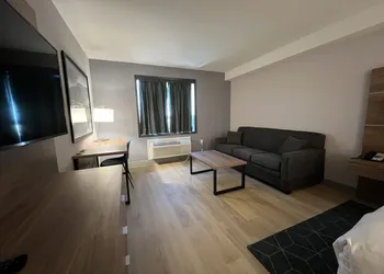 Super 8 by Wyndham Cornwall ON hotel thumbnail 6