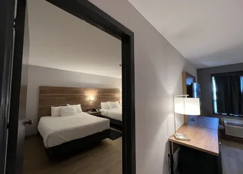 Super 8 by Wyndham Cornwall ON hotel thumbnail 8