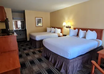 Oakridge Inn & Suites hotel thumbnail 4