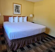 Oakridge Inn & Suites hotel detail image 7