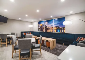 La Quinta Inn & Suites by Wyndham Chattanooga North - Hixson hotel thumbnail 3