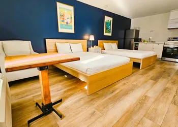 Cloud 9 Inn hotel thumbnail 3