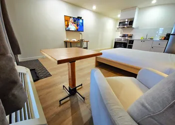 Cloud 9 Inn hotel thumbnail 7