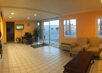 Super 8 by Wyndham Van Horn hotel thumbnail 2