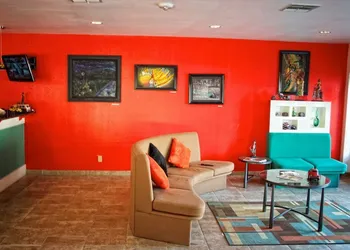 Whispering Palms Inn hotel thumbnail 6