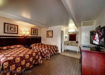 Whispering Palms Inn hotel thumbnail 7