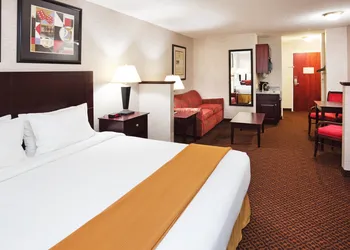 Holiday Inn Express & Suites Carrollton by IHG hotel thumbnail 2