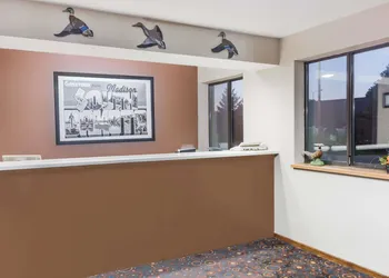 Super 8 by Wyndham Madison hotel thumbnail 2
