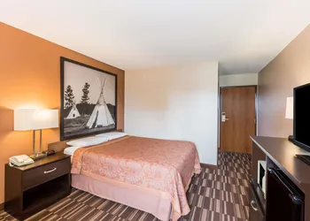 Super 8 by Wyndham Madison hotel thumbnail 7