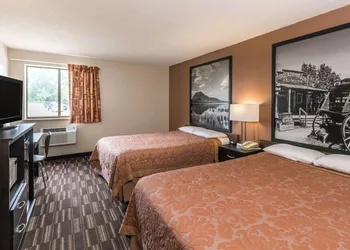 Super 8 by Wyndham Madison hotel thumbnail 8