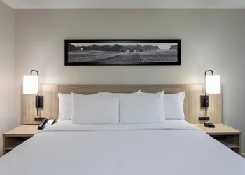 GrandStay Hotel & Suites hotel thumbnail 7