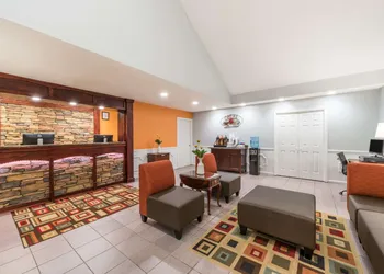Super 8 by Wyndham Alexander City hotel thumbnail 2
