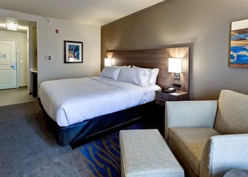 Holiday Inn Express & Suites Great Bend by IHG hotel thumbnail 2