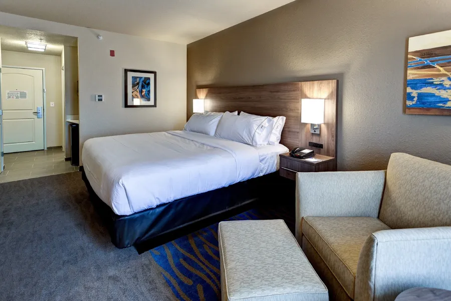 Holiday Inn Express & Suites Great Bend by IHG hotel detail image 2