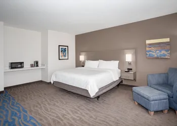Holiday Inn Express & Suites Great Bend by IHG hotel thumbnail 4