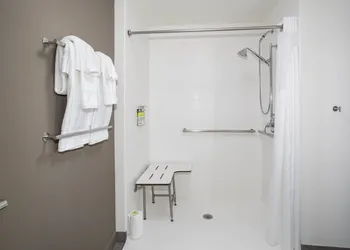 Holiday Inn Express & Suites Great Bend by IHG hotel thumbnail 5