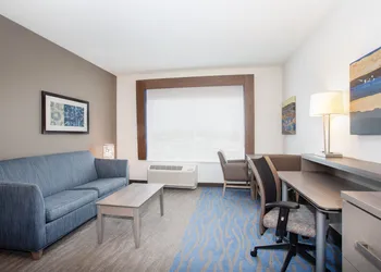 Holiday Inn Express & Suites Great Bend by IHG hotel thumbnail 6