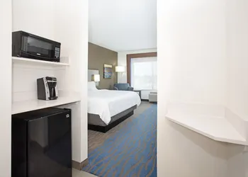 Holiday Inn Express & Suites Great Bend by IHG hotel thumbnail 7