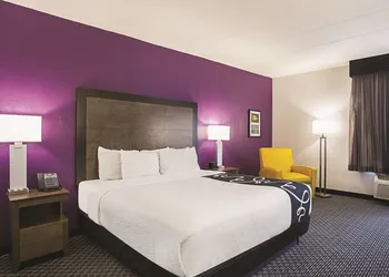 La Quinta Inn & Suites by Wyndham Virginia Beach hotel thumbnail 4