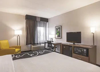 La Quinta Inn & Suites by Wyndham Virginia Beach hotel thumbnail 5