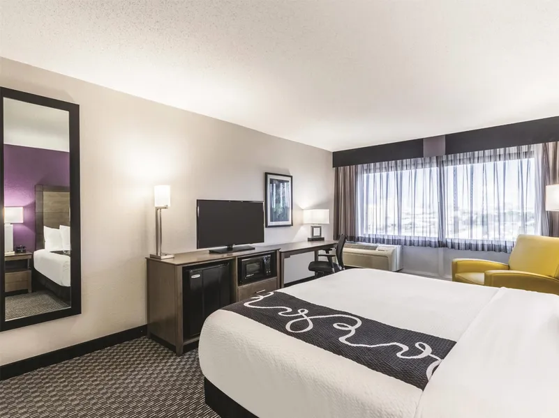 La Quinta Inn & Suites by Wyndham Virginia Beach hotel detail image 6