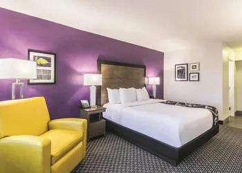 La Quinta Inn & Suites by Wyndham Virginia Beach hotel thumbnail 8