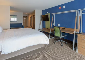 Holiday Inn Express & Suites Jamestown by IHG hotel thumbnail 6